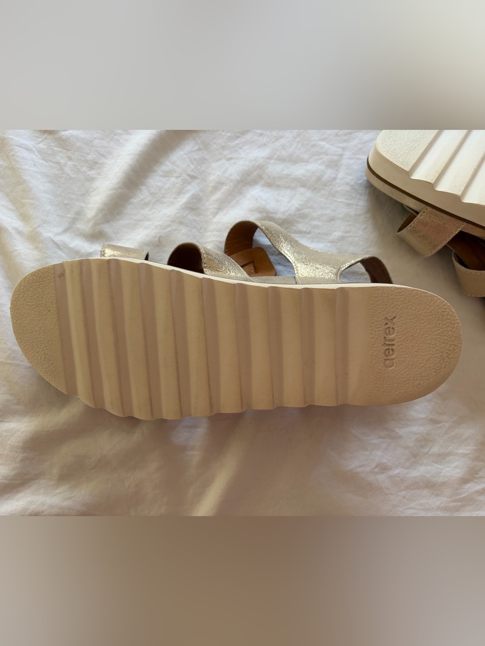 Aetrex Romy Women's Gold Velcro Strap Platform Sandals Sz 10 Great Condition! - Picture 7 of 7